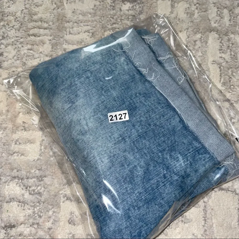 🚨 3 for $25 - AEO Extreme Flex Denim Distressed Shorts